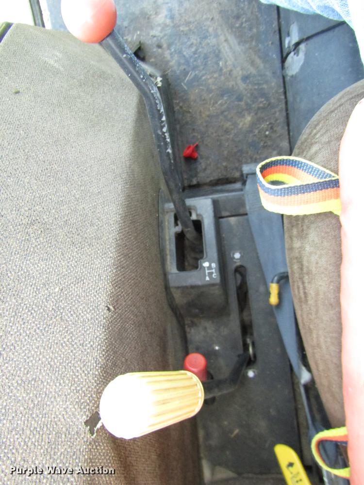 image for item DD2998 1996 John Deere 5500 MFWD tractor