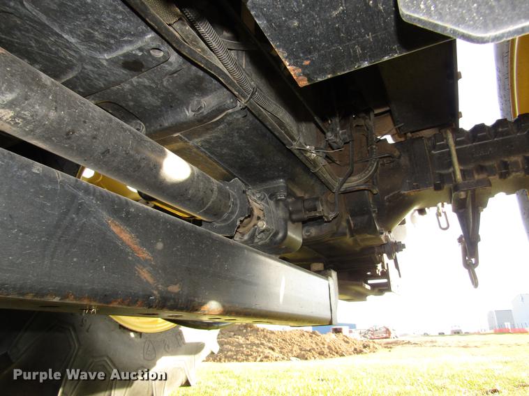 image for item DD2998 1996 John Deere 5500 MFWD tractor