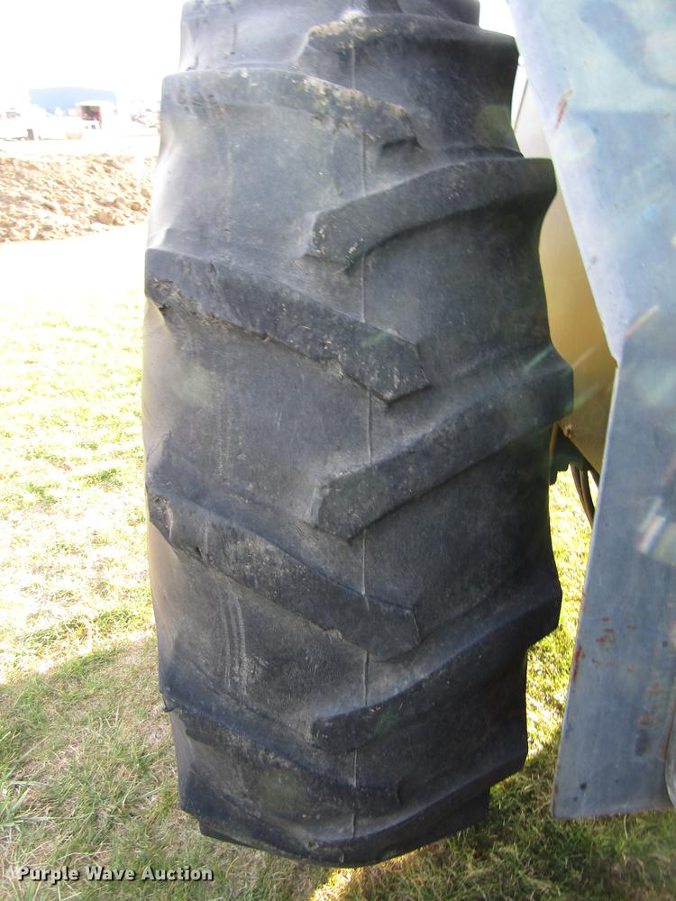 image for item DD2998 1996 John Deere 5500 MFWD tractor