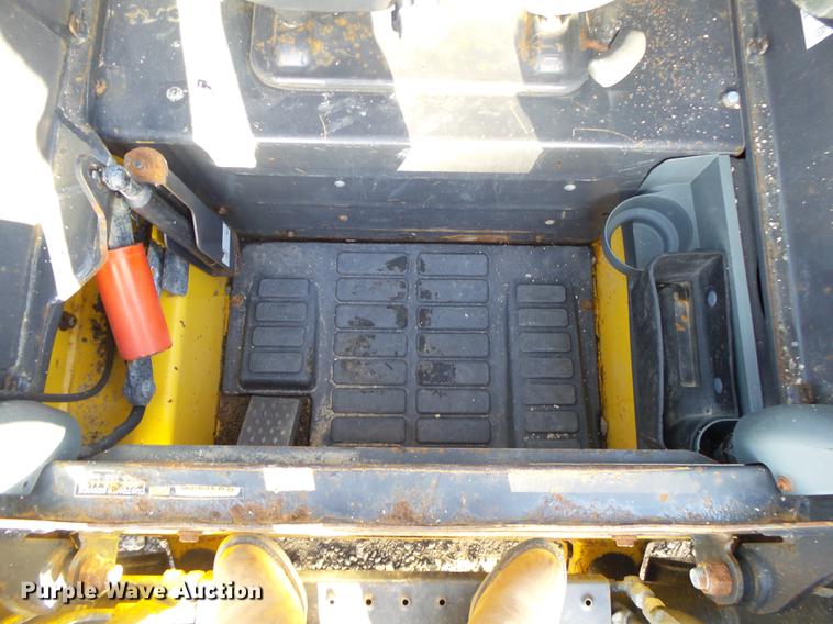 image for item DS9645 2012 New Holland L230 skid steer