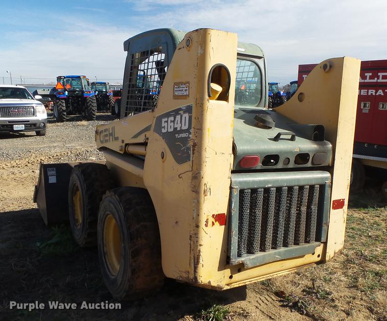 image for item DS9647 2005 Gehl 5640 skid steer