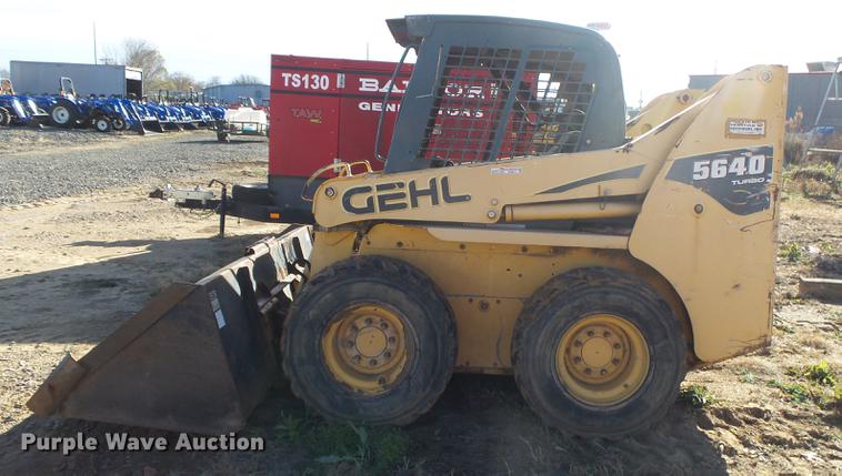 image for item DS9647 2005 Gehl 5640 skid steer