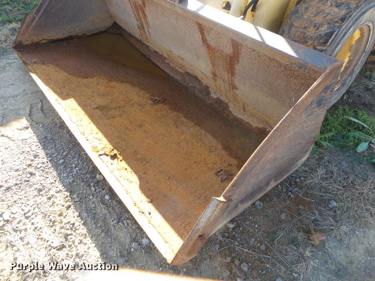 image for item DS9647 2005 Gehl 5640 skid steer