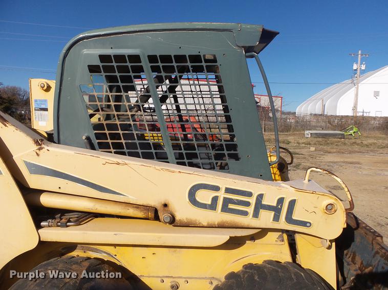 image for item DS9647 2005 Gehl 5640 skid steer