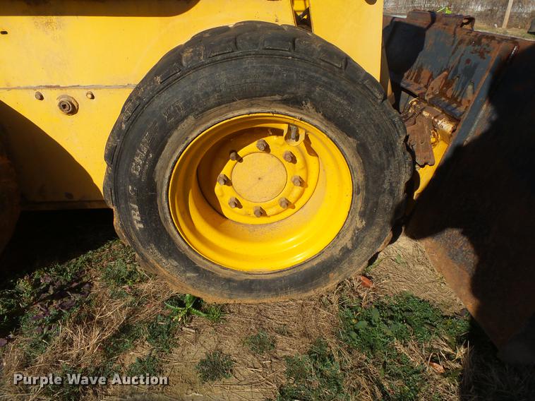 image for item DS9647 2005 Gehl 5640 skid steer