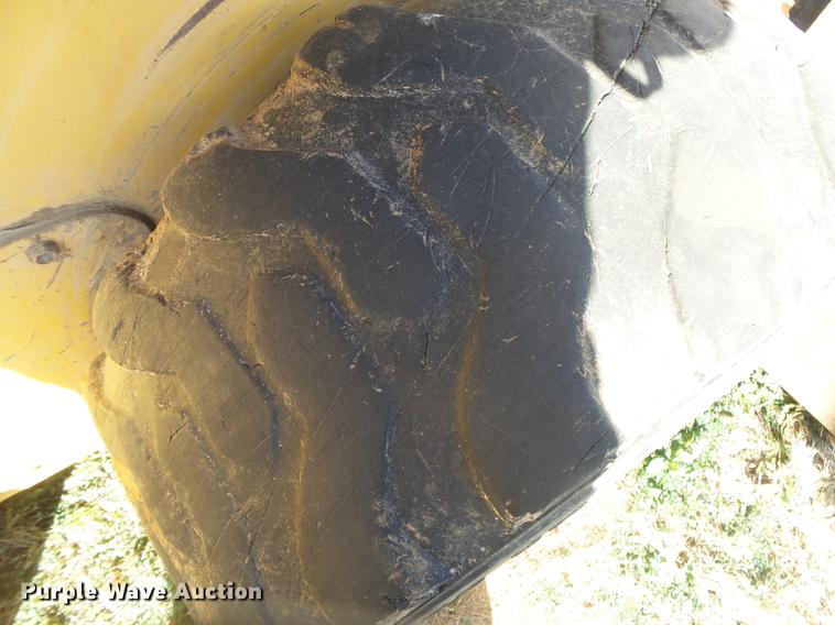 image for item DS9647 2005 Gehl 5640 skid steer