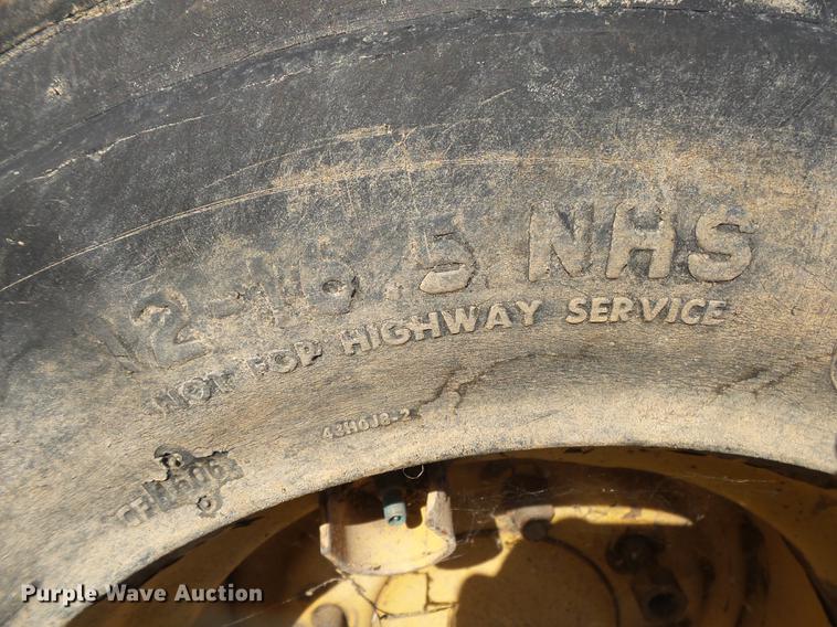 image for item DS9647 2005 Gehl 5640 skid steer