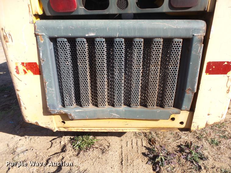 image for item DS9647 2005 Gehl 5640 skid steer