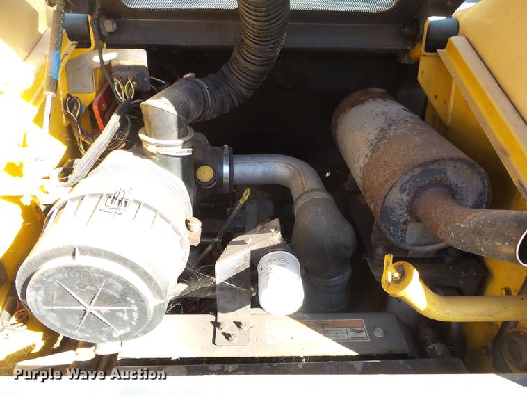 image for item DS9647 2005 Gehl 5640 skid steer