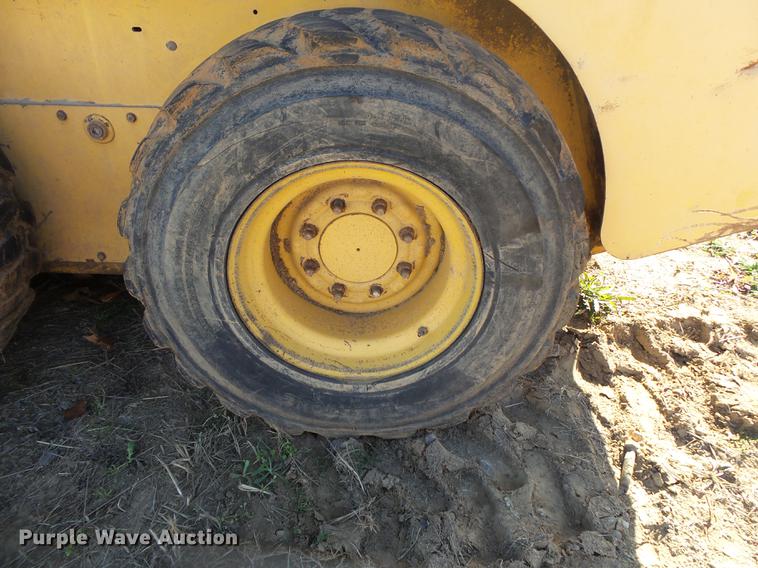 image for item DS9647 2005 Gehl 5640 skid steer