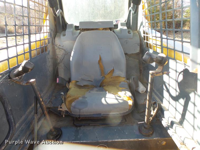 image for item DS9647 2005 Gehl 5640 skid steer