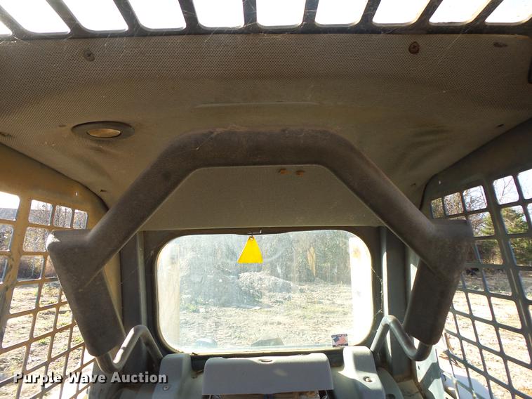 image for item DS9647 2005 Gehl 5640 skid steer