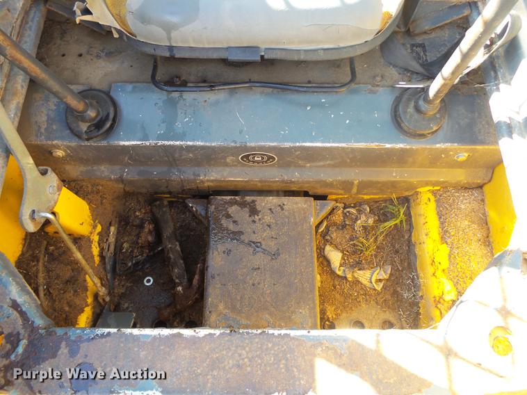 image for item DS9647 2005 Gehl 5640 skid steer