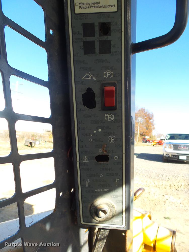 image for item DS9647 2005 Gehl 5640 skid steer