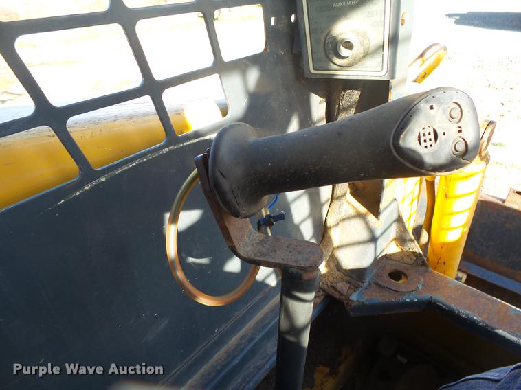 image for item DS9647 2005 Gehl 5640 skid steer