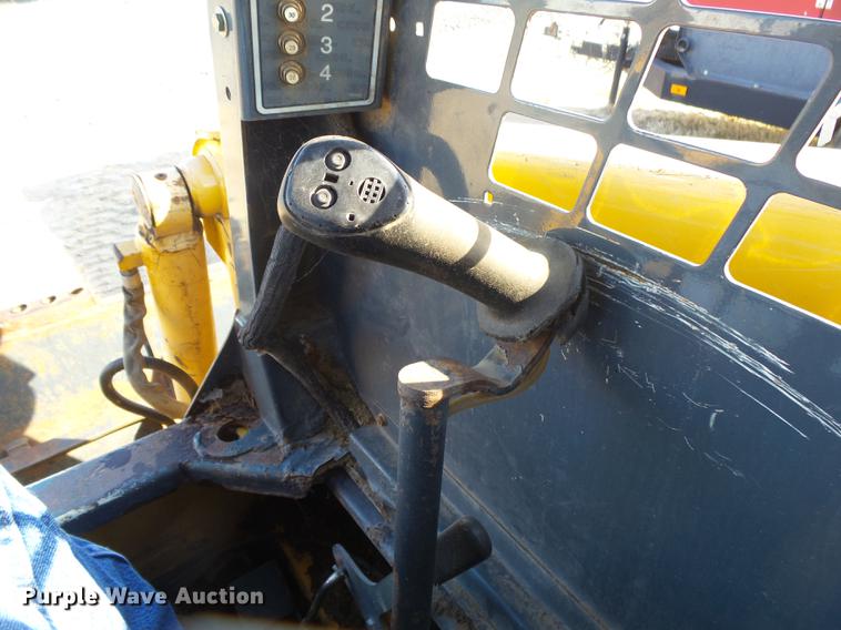 image for item DS9647 2005 Gehl 5640 skid steer