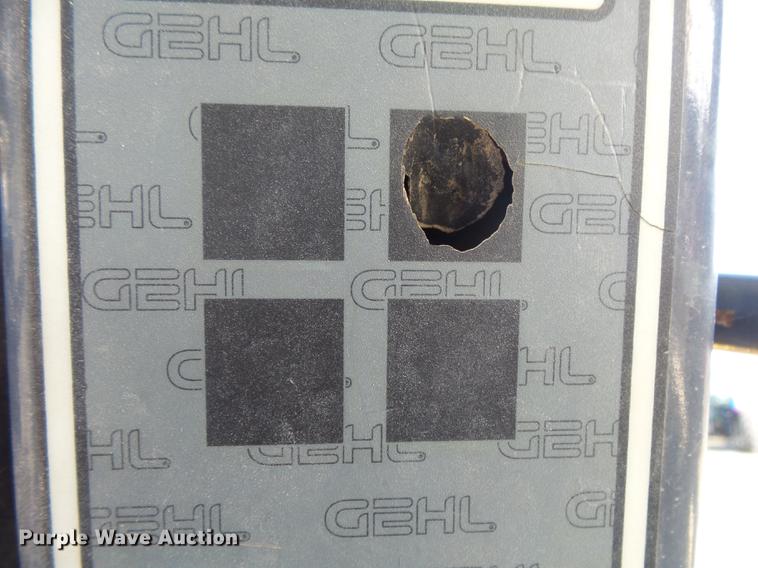 image for item DS9647 2005 Gehl 5640 skid steer