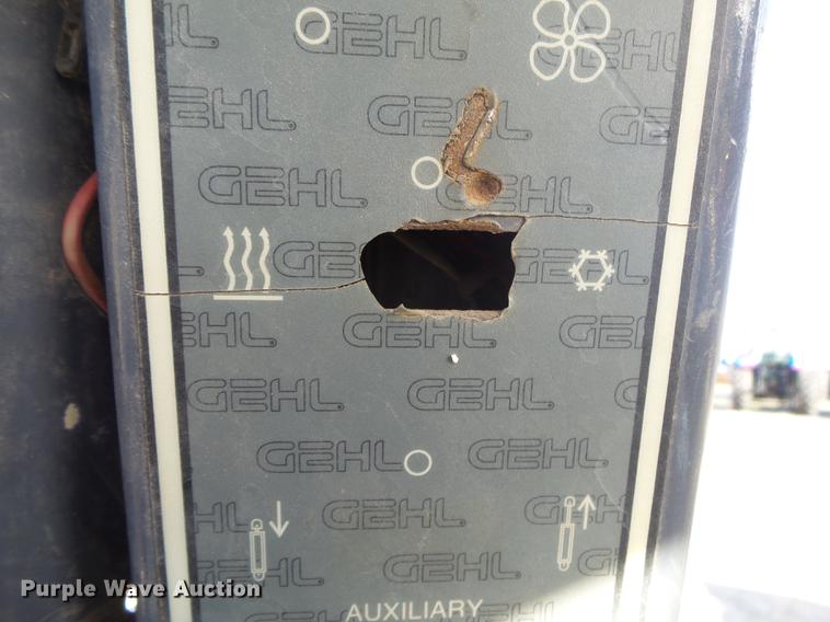 image for item DS9647 2005 Gehl 5640 skid steer