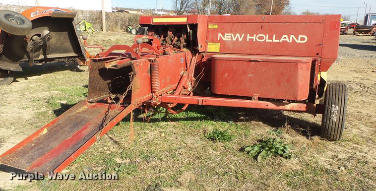 image for item DS9648 1988 New Holland 311 square baler