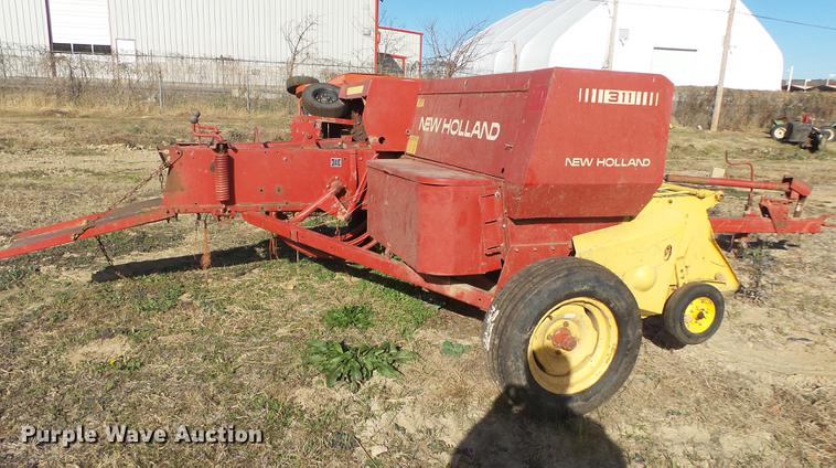 image for item DS9648 1988 New Holland 311 square baler