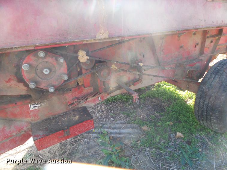 image for item DS9648 1988 New Holland 311 square baler