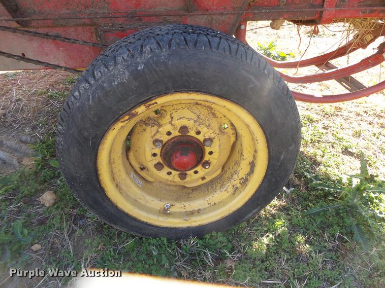 image for item DS9648 1988 New Holland 311 square baler