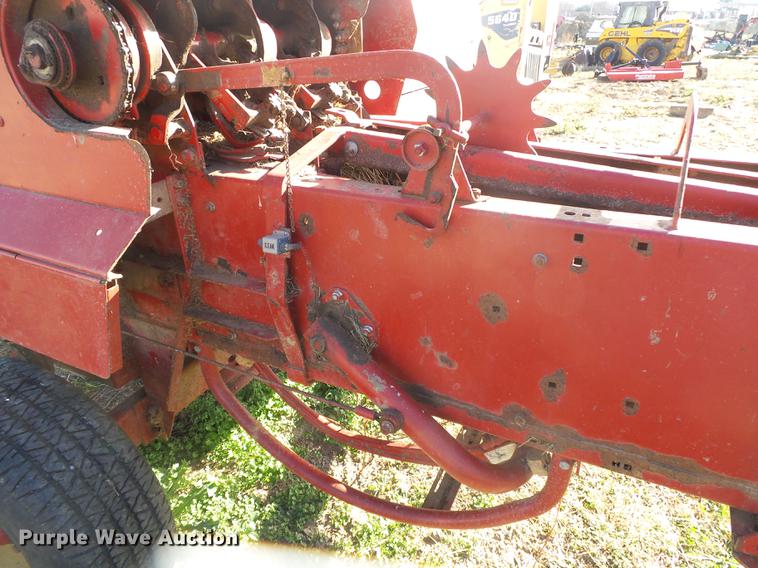 image for item DS9648 1988 New Holland 311 square baler