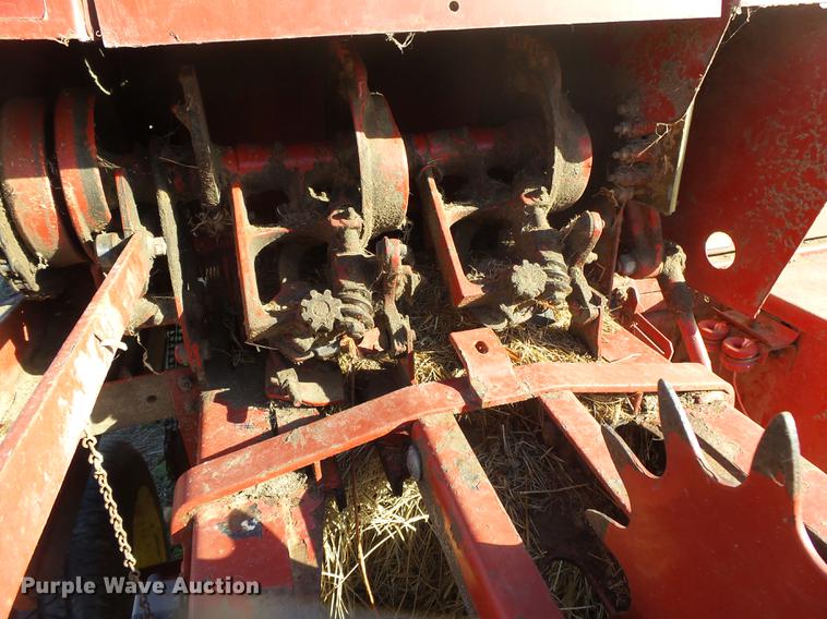 image for item DS9648 1988 New Holland 311 square baler