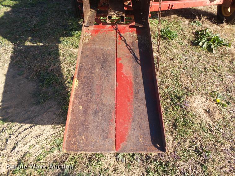 image for item DS9648 1988 New Holland 311 square baler