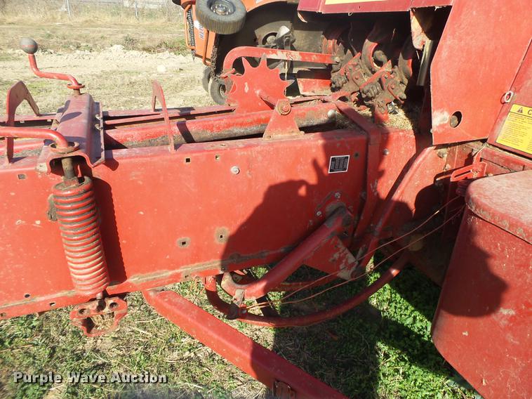 image for item DS9648 1988 New Holland 311 square baler