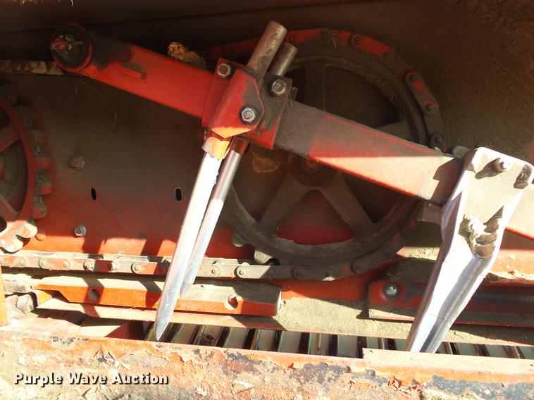 image for item DS9648 1988 New Holland 311 square baler