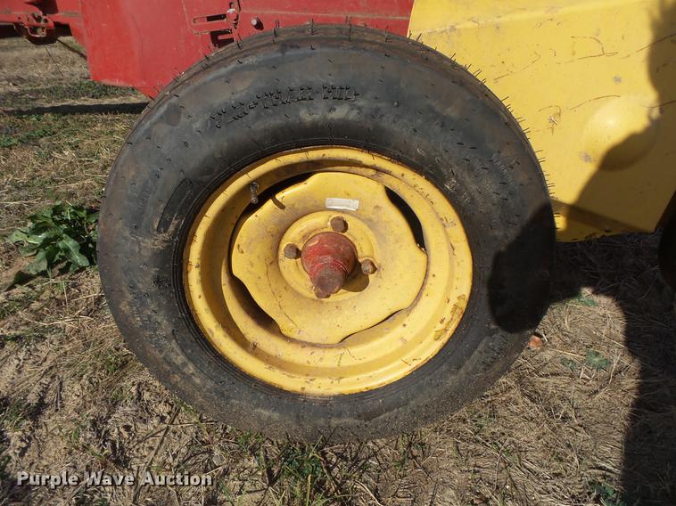 image for item DS9648 1988 New Holland 311 square baler