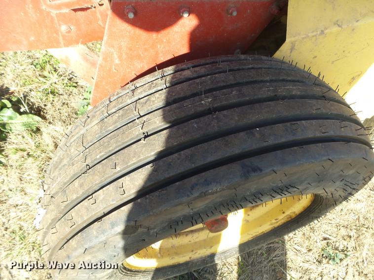 image for item DS9648 1988 New Holland 311 square baler