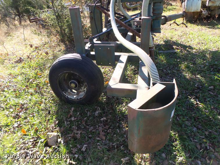 image for item DT9944 Liquid fertilizer applicator toolbar