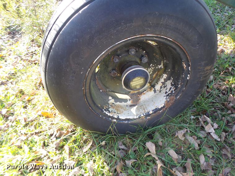 image for item DT9944 Liquid fertilizer applicator toolbar