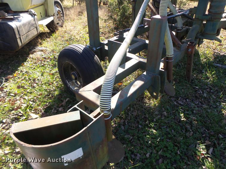 image for item DT9944 Liquid fertilizer applicator toolbar