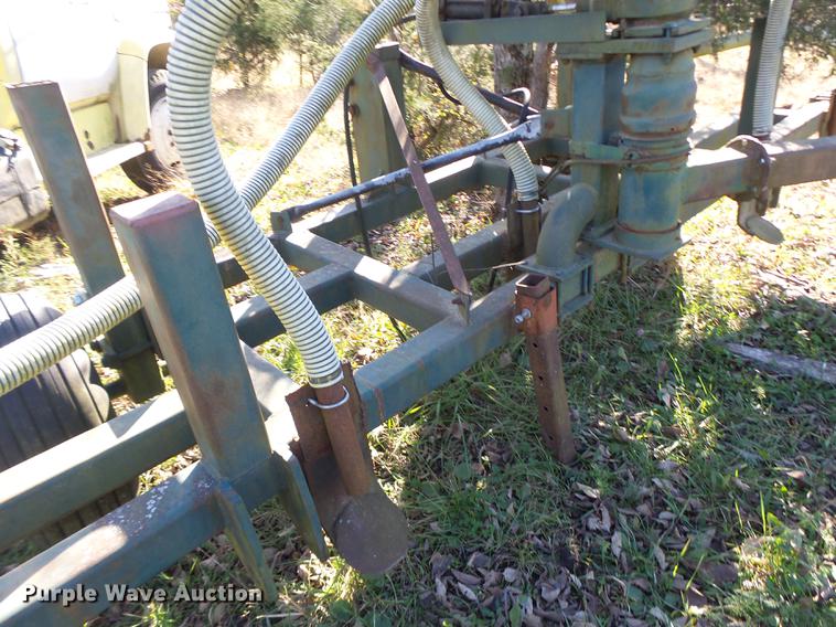 image for item DT9944 Liquid fertilizer applicator toolbar