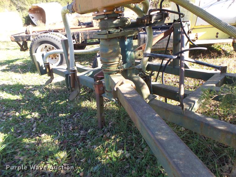 image for item DT9944 Liquid fertilizer applicator toolbar