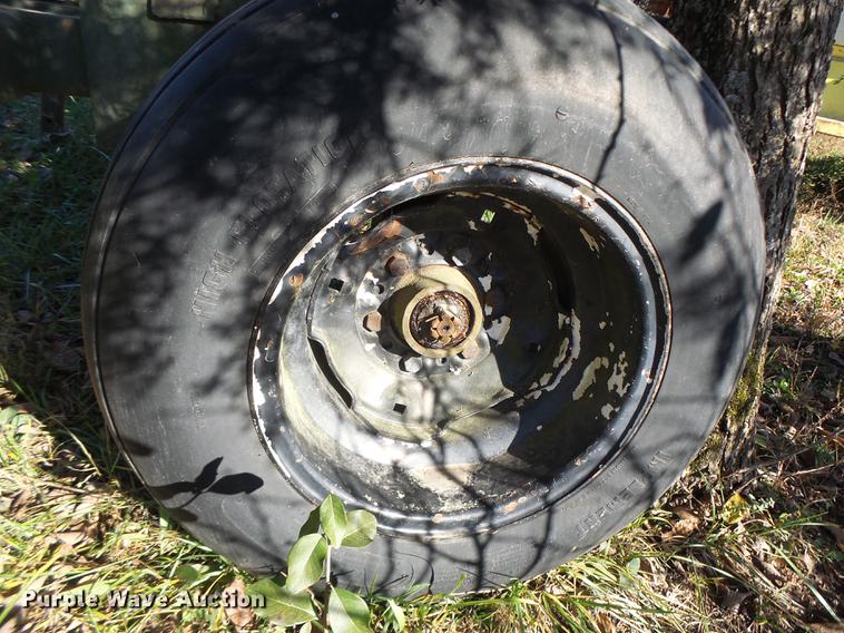 image for item DT9944 Liquid fertilizer applicator toolbar