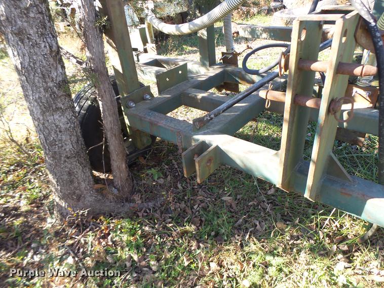 image for item DT9944 Liquid fertilizer applicator toolbar