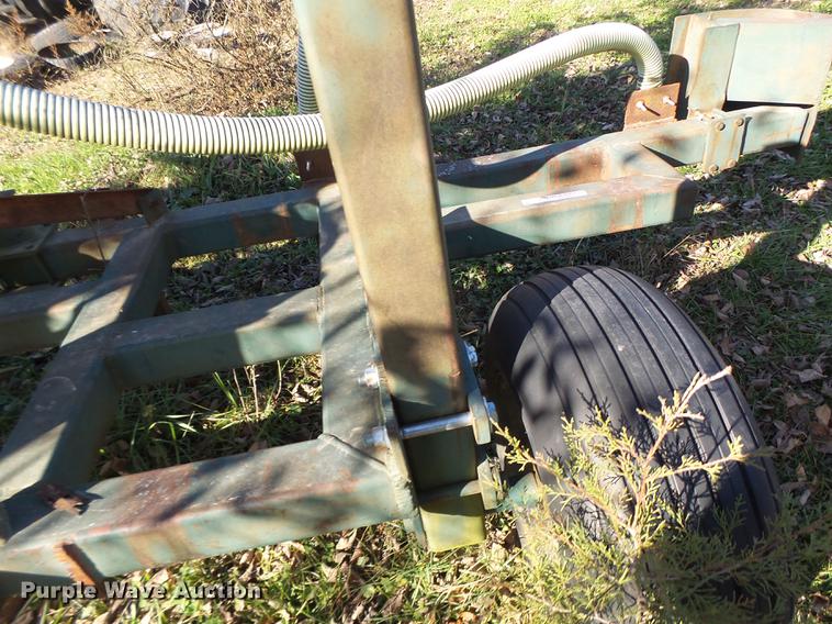 image for item DT9944 Liquid fertilizer applicator toolbar