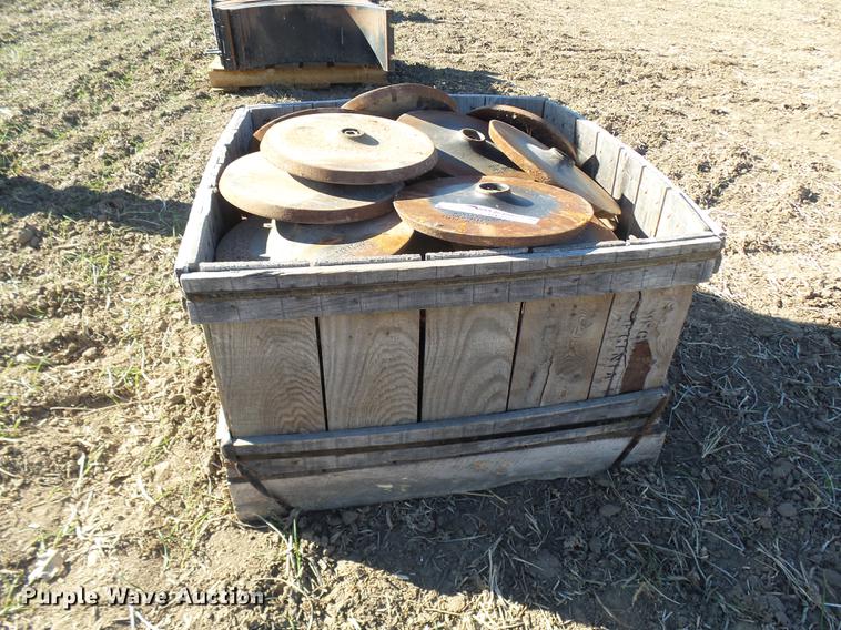 image for item DX9310 (48) John Deere cast iron closing wheels