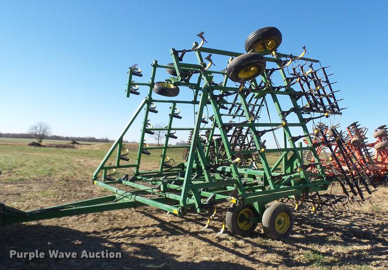 image for item DX9315 John Deere 960 field cultivator