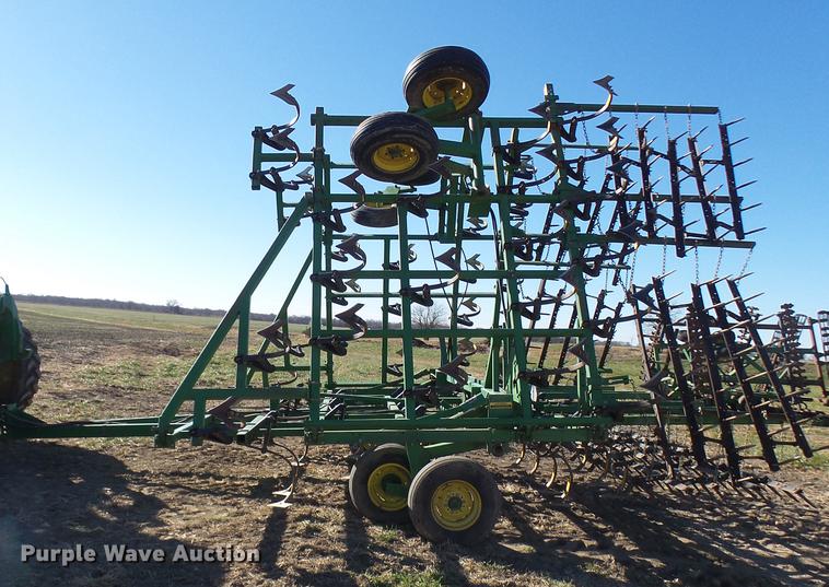 image for item DX9315 John Deere 960 field cultivator