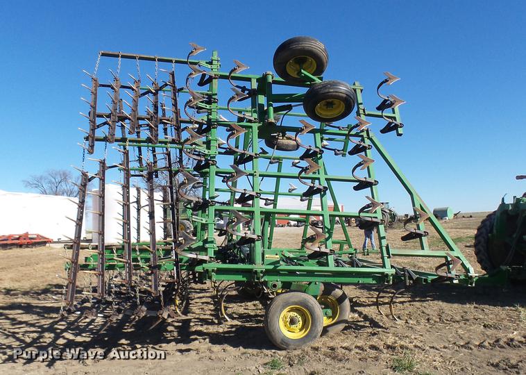 image for item DX9315 John Deere 960 field cultivator