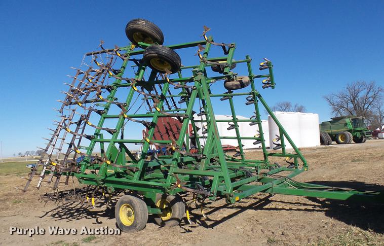 image for item DX9315 John Deere 960 field cultivator