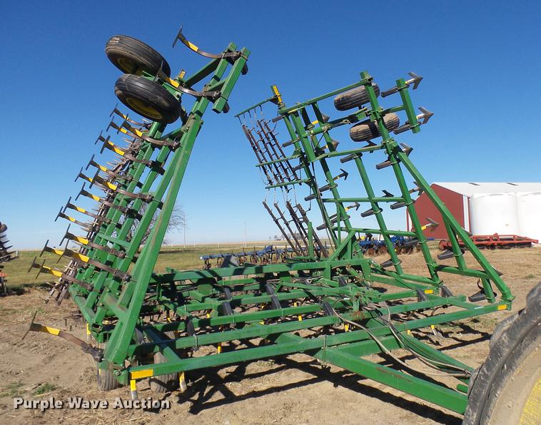 image for item DX9315 John Deere 960 field cultivator