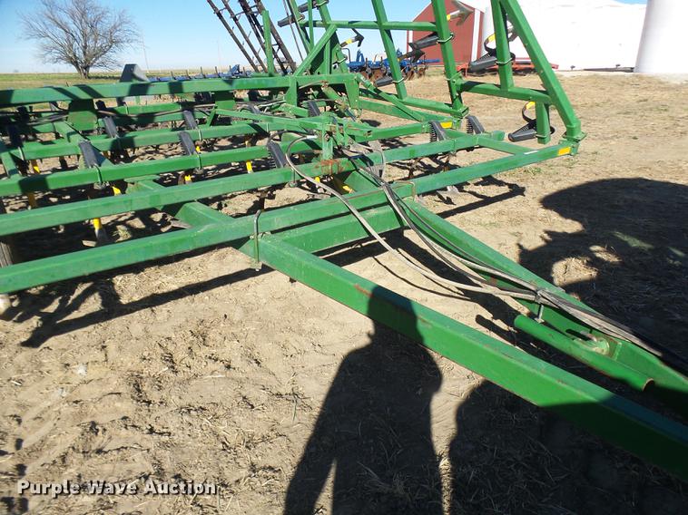 image for item DX9315 John Deere 960 field cultivator