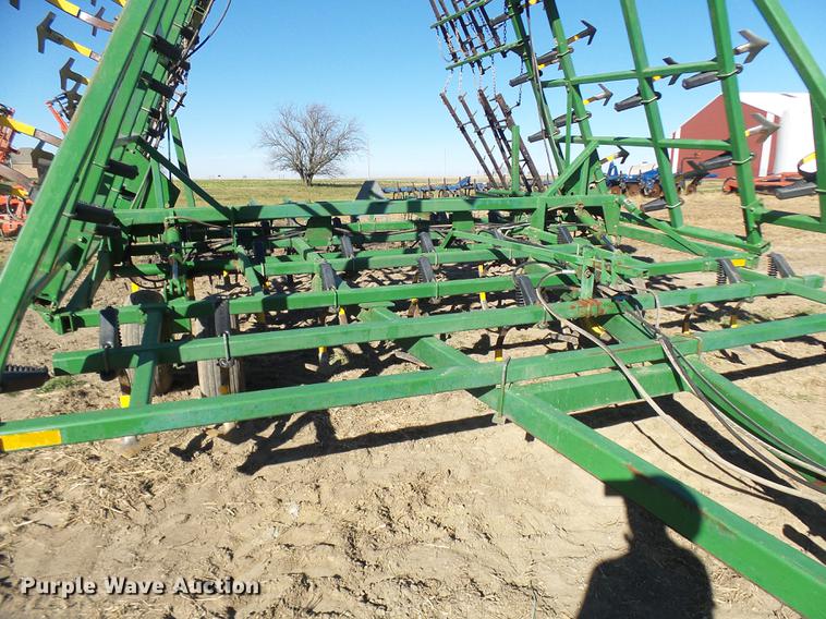 image for item DX9315 John Deere 960 field cultivator