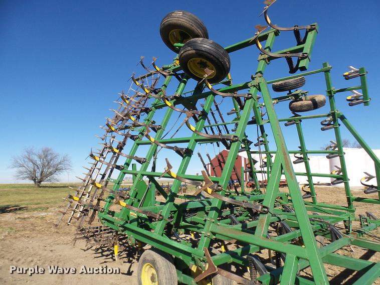 image for item DX9315 John Deere 960 field cultivator